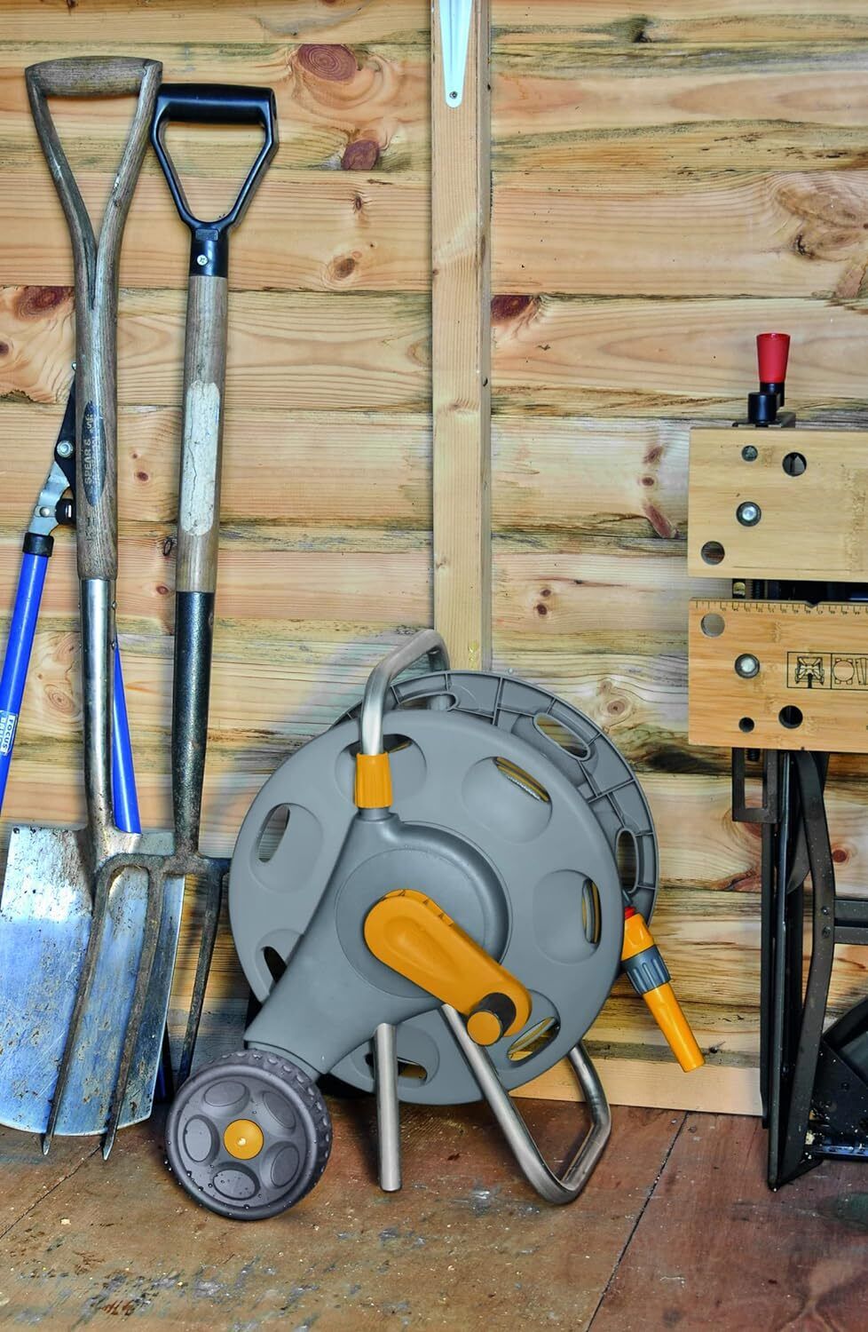 Hozelock 45m Wheeled Cart With 20m Hose Plus Fittings Connectors Gun Kit