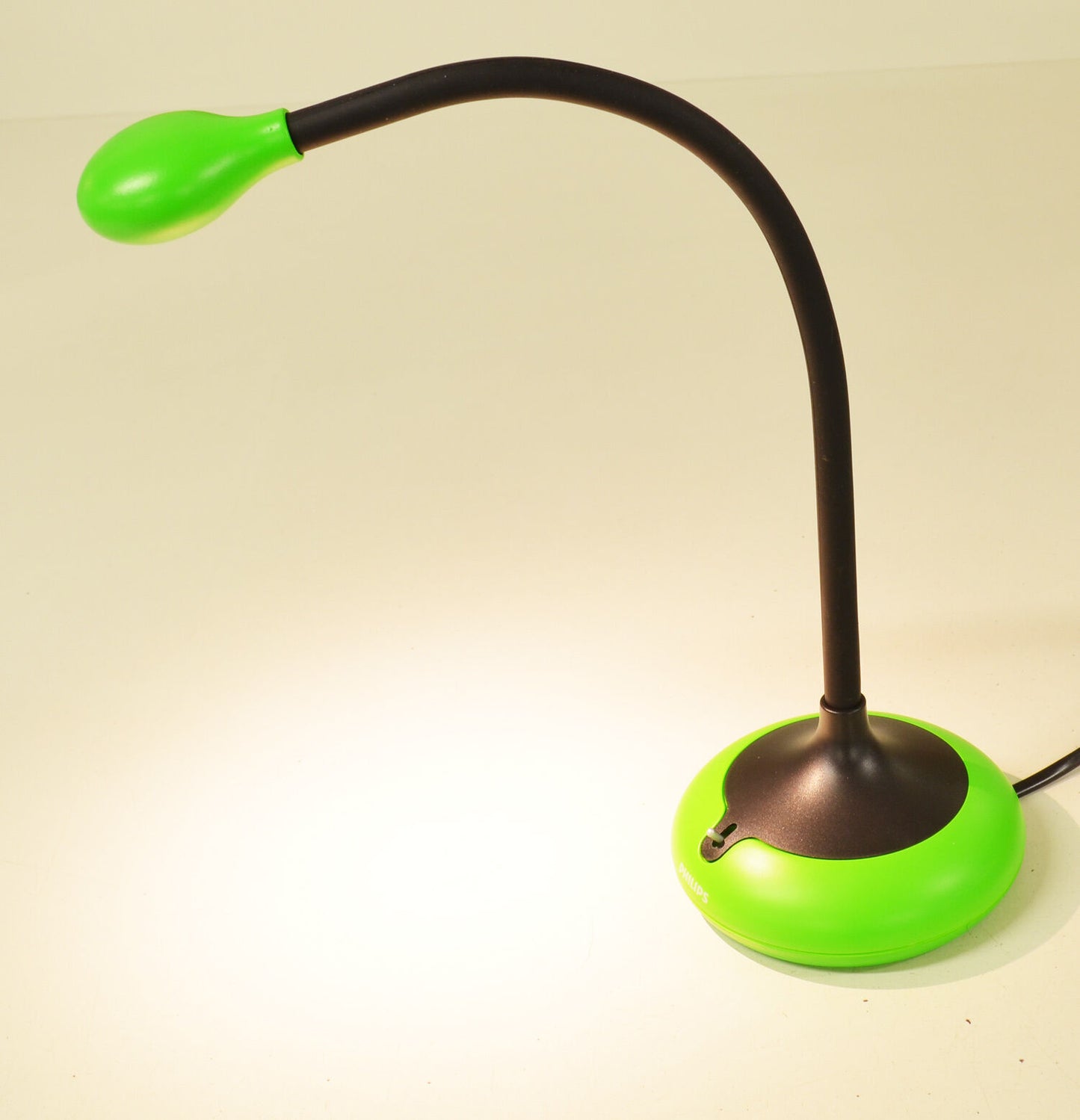 PHILIPS PLAY LED DESK LAMP WARM WHITE LOW ENERGY WIDE BEAM GREEN